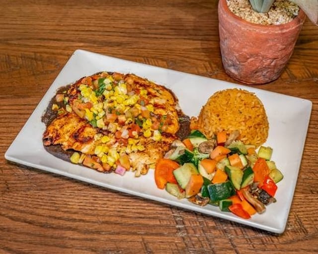 Pollo Con Salsa de Maiz.
